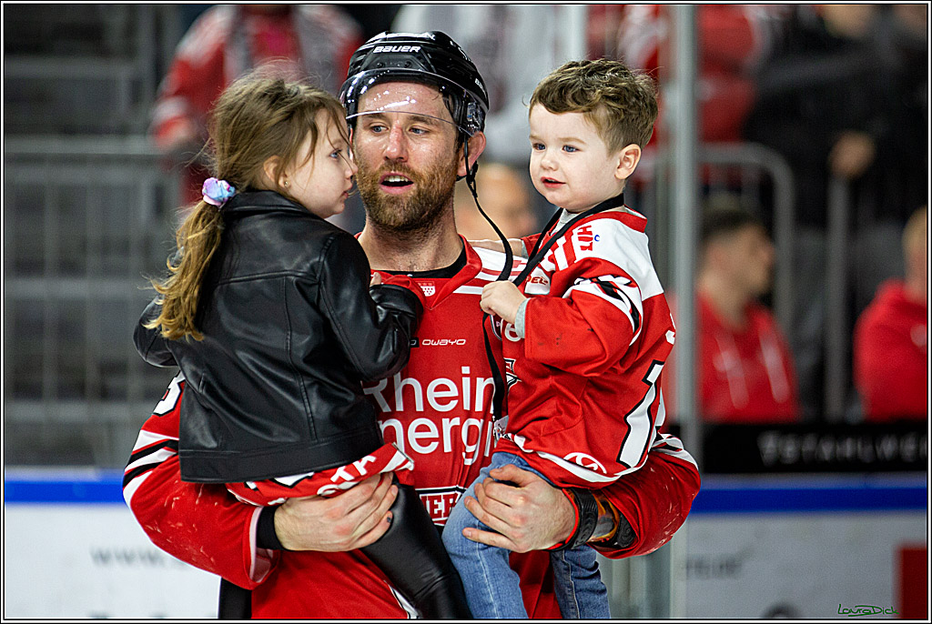PENNY DEL; Koelner Haie- Straubing Tigers; Koeln, 28.12.2022